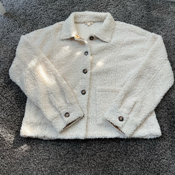Hem & Thread Jackets & Blazers - NWOT HEM & THREAD Ivory Fleece Button Up Jacket Women’s Size Medium Cozy Fall